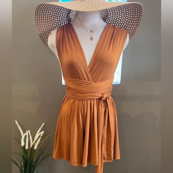 Dresses & Skirts - Halter v heck halter dress adjustable